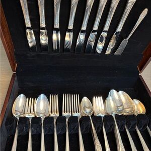 Elegant Oneyda Evening Star flatware set.